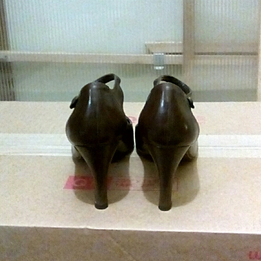Shoes - Picture 2 of 4